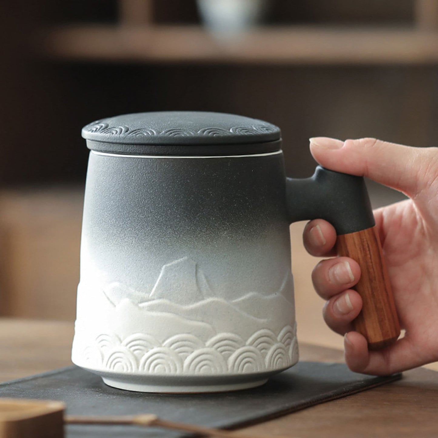 Coffee Mug Japanese Hand-crafted Tea Cup Handmade Ceramic Cup with Infuser and Lid, Tea Mugs With Wooden Handle 450ml